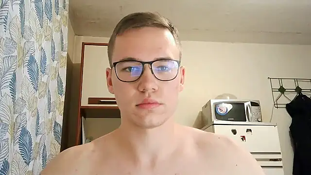 Snapshot of Yminoske chatting on 14, 11, 2025 Yminoske online show from 14, 11, 2025