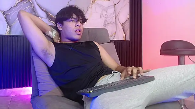 Snapshot of andreh_hot chatting on 9, 11, 2025 andreh hot online show from 9, 11, 2025