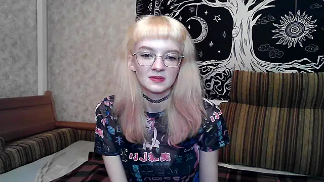 Snapshot of LixLee chatting on 13, 11, 2025 LixLee online show from 13, 11, 2025