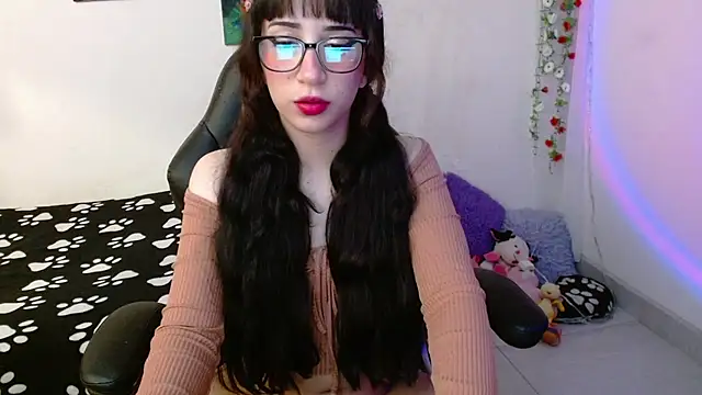 Snapshot of violetasweettt chatting on 8, 11, 2025 violetasweettt online show from 8, 11, 2025