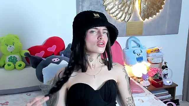 Snapshot of Angeline_smith1 chatting on 13, 11, 2025 Angeline smith1 online show from 13, 11, 2025