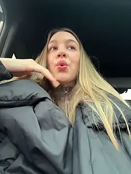 SashaCatt online show from 5, 4, 2026