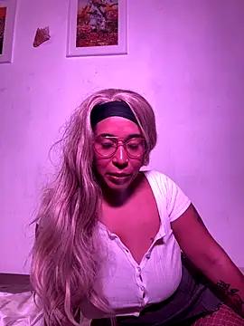 Snapshot of CaneliitaBlaze chatting on 10, 11, 2025 CaneliitaBlaze online show from 10, 11, 2025