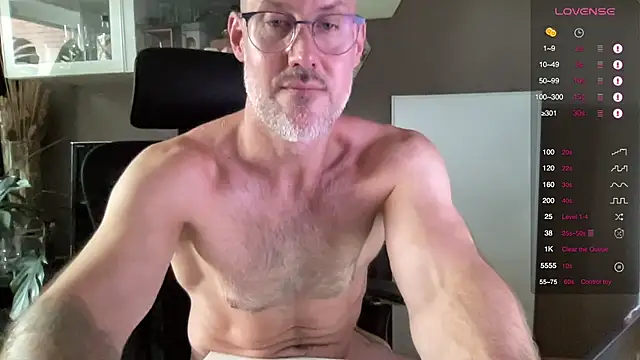 Snapshot of the_new_fit_rubinho chatting on 8, 7, 2026 the new fit rubinho online show from 8, 7, 2026