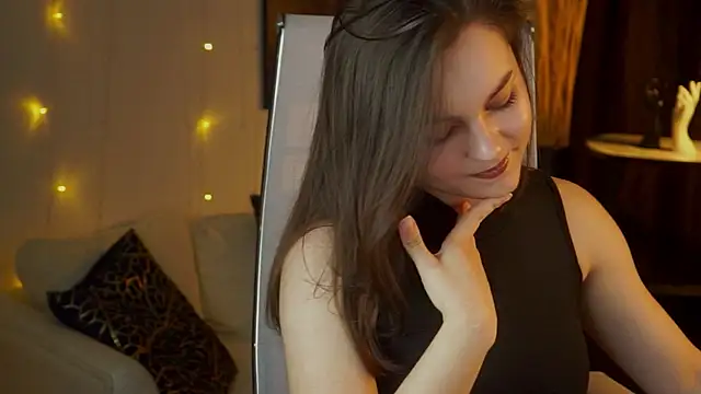 Snapshot of FrancescaCavaliere chatting on 4, 6, 2026 FrancescaCavaliere online show from 4, 6, 2026