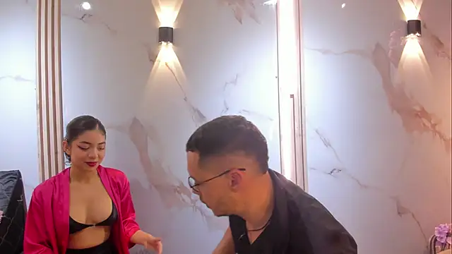 Snapshot of Aron_and_molly chatting on 12, 11, 2025 Aron and molly online show from 12, 11, 2025