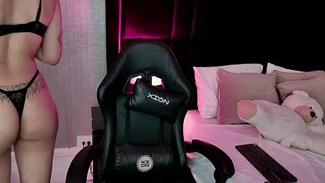 EllaEvanz online show from 26, 11, 2025