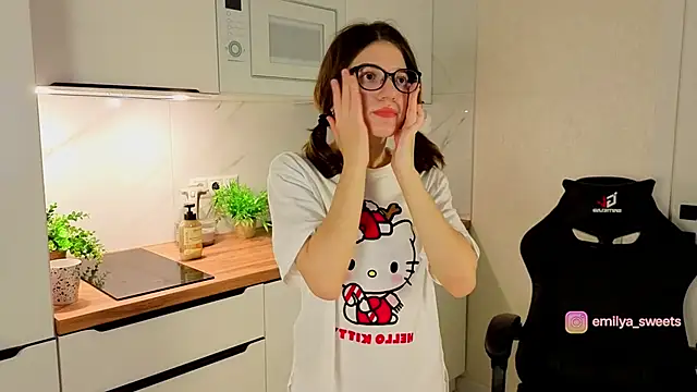 Snapshot of sweetsEmily chatting on 14, 12, 2025 sweetsEmily online show from 14, 12, 2025