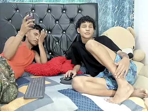 Snapshot of matew_and_nico chatting on 11, 11, 2025 matew and nico online show from 11, 11, 2025