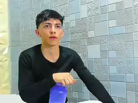 Snapshot of ElanGiraldo chatting on 11, 11, 2025 ElanGiraldo online show from 11, 11, 2025