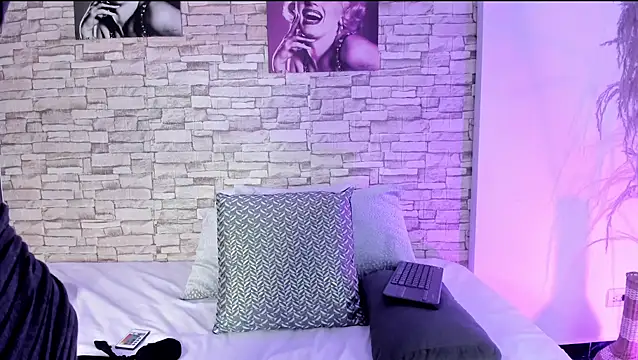 sofiaalarson online show from 28, 2, 2026