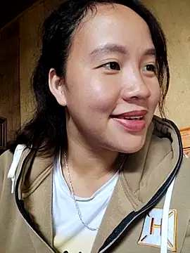 Snapshot of yelow-bee chatting on 10, 11, 2025 yelow-bee online show from 10, 11, 2025