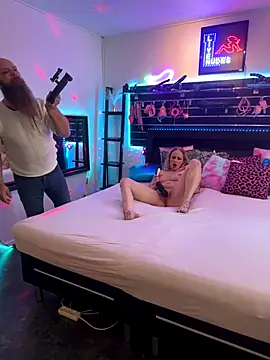 Snapshot of Blondiebitch_dk chatting on 15, 11, 2025 Blondiebitch dk online show from 15, 11, 2025