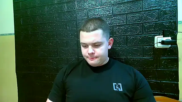 Snapshot of CuteButNaughty_ chatting on 28, 11, 2025 CuteButNaughty online show from 28, 11, 2025