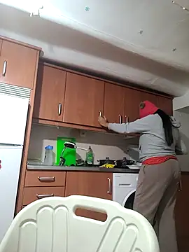 kyliecastell online show from 2, 12, 2025