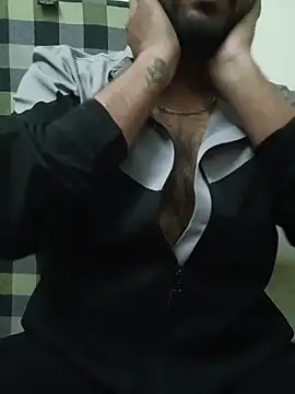 Snapshot of MrToxxic chatting on 17, 11, 2025 MrToxxic online show from 17, 11, 2025