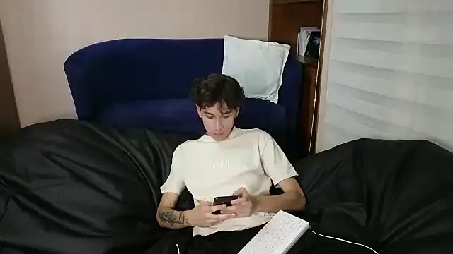 Snapshot of Derekswan chatting on 11, 11, 2025 Derekswan online show from 11, 11, 2025