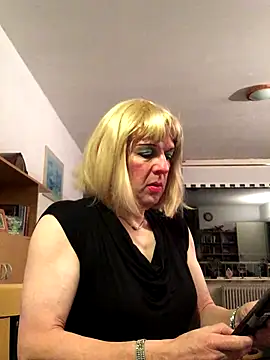 simone xdressing online show from 17, 11, 2025