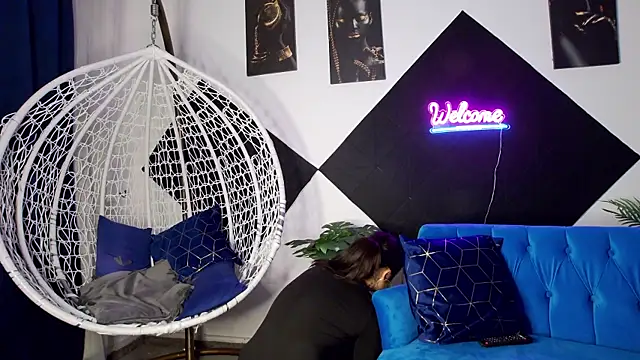 EvvaLovvia online show from 8, 1, 2026