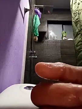 Snapshot of charlyver36 chatting on 12, 11, 2025 charlyver36 online show from 12, 11, 2025