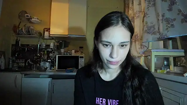 Snapshot of BrunetteVibe chatting on 12, 11, 2025 BrunetteVibe online show from 12, 11, 2025