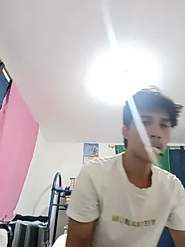 Snapshot of lulu_sexyboy chatting on 17, 12, 2025 lulu sexyboy online show from 17, 12, 2025