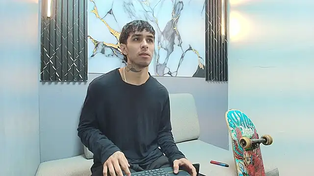 Snapshot of Aethon_noir chatting on 14, 11, 2025 Aethon noir online show from 14, 11, 2025