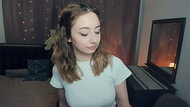 Snapshot of ReinaHenslin chatting on 19, 11, 2025 ReinaHenslin online show from 19, 11, 2025