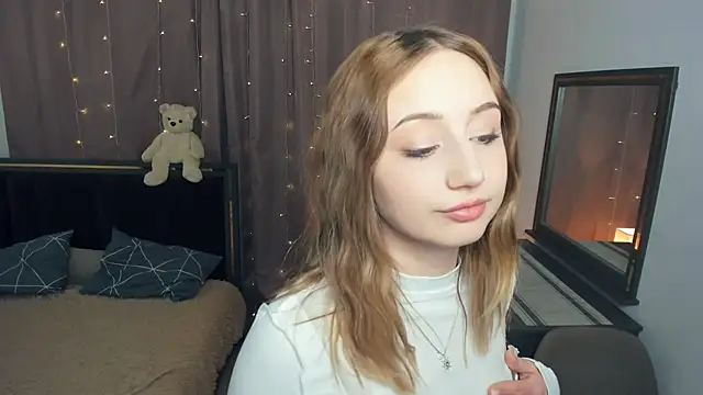 Snapshot of ReinaHenslin chatting on 20, 11, 2025 ReinaHenslin online show from 20, 11, 2025