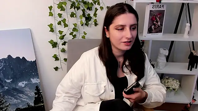 Snapshot of MikaClausing chatting on 11, 11, 2025 MikaClausing online show from 11, 11, 2025