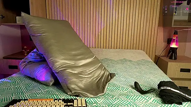 Snapshot of Danmaxwell_ chatting on 12, 11, 2025 Danmaxwell online show from 12, 11, 2025