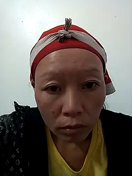 girl-hot2x online show from 15, 11, 2025