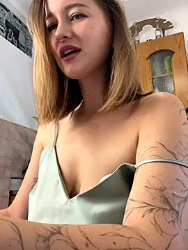 Snapshot of yourladyMary chatting on 28, 11, 2025 yourladyMary online show from 28, 11, 2025