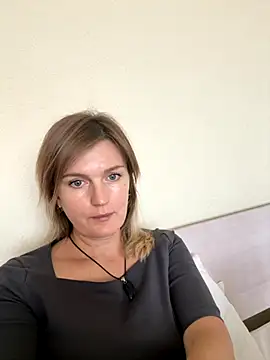 Snapshot of Evagelda chatting on 11, 11, 2025 Evagelda online show from 11, 11, 2025