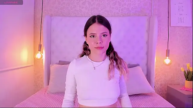 Snapshot of sienna_bloo chatting on 30, 11, 2025 sienna bloo online show from 30, 11, 2025