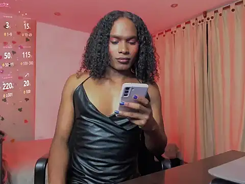 Snapshot of LaGoldenBitch chatting on 21, 5, 2026 LaGoldenBitch online show from 21, 5, 2026