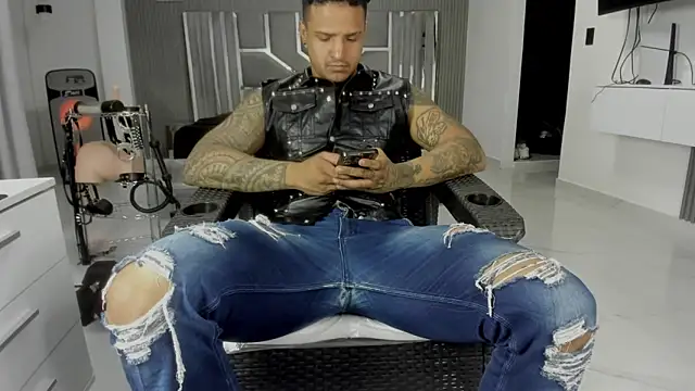 Snapshot of master_leather chatting on 20, 6, 2026 master leather online show from 20, 6, 2026