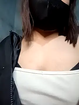 Snapshot of YuCii2k1 chatting on 13, 11, 2025 YuCii2k1 online show from 13, 11, 2025