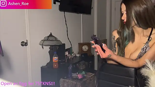 AshenRoe online show from 9, 4, 2026