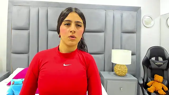 Snapshot of LuisaFranco chatting on 23, 12, 2025 LuisaFranco online show from 23, 12, 2025