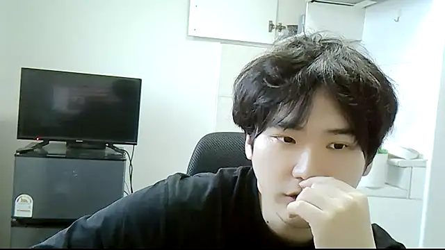 Snapshot of nbvmmbr chatting on 9, 3, 2026 nbvmmbr online show from 9, 3, 2026