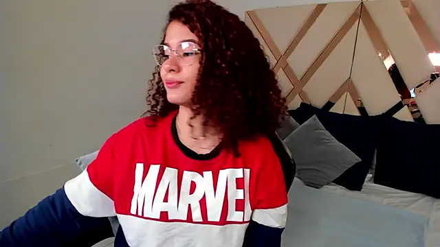 Snapshot of avrilwaynee chatting on 18, 12, 2025 avrilwaynee online show from 18, 12, 2025