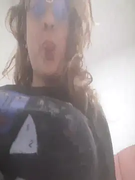 Snapshot of AnnieAtHome chatting on 14, 11, 2025 AnnieAtHome online show from 14, 11, 2025