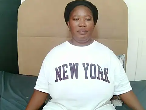 Snapshot of MissMoyo chatting on 5, 12, 2025 MissMoyo online show from 5, 12, 2025