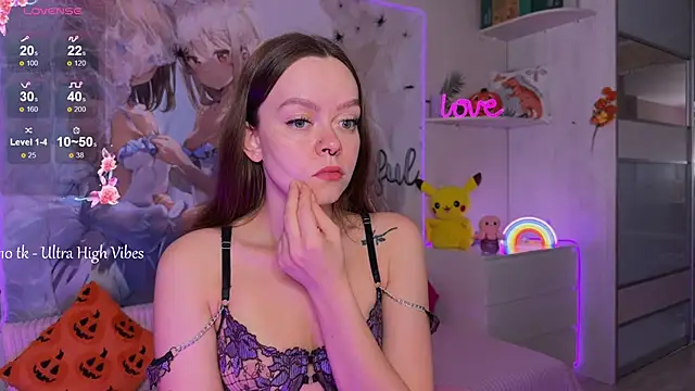 Snapshot of CheekySashaCharm chatting on 21, 11, 2025 CheekySashaCharm online show from 21, 11, 2025