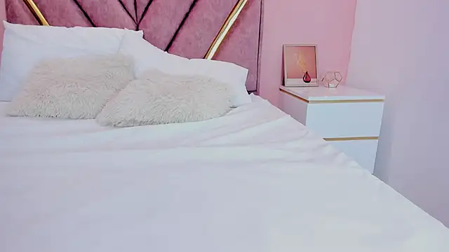 Snapshot of roxyflame_ chatting on 19, 12, 2025 roxyflame online show from 19, 12, 2025