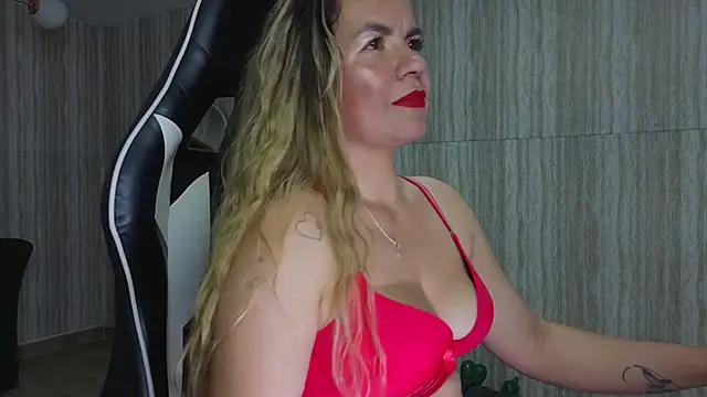 Snapshot of paula_lorens_t1_ chatting on 15, 11, 2025 paula lorens t1 online show from 15, 11, 2025