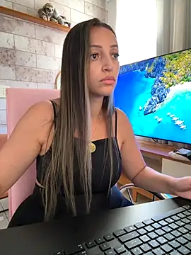 Snapshot of BelleRune chatting on 18, 9, 2025 BelleRune online show from 18, 9, 2025