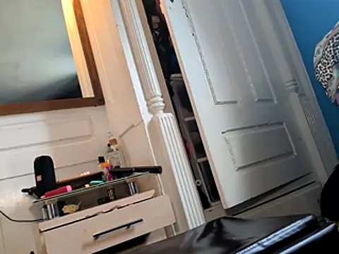 Snapshot of monalily chatting on 11, 3, 2026 monalily online show from 11, 3, 2026