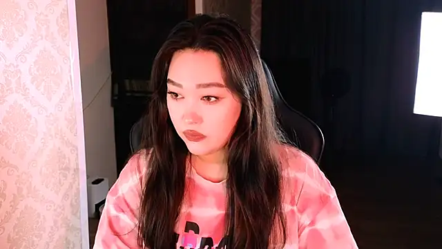 Snapshot of Emma_Uilson chatting on 23, 11, 2025 Emma Uilson online show from 23, 11, 2025